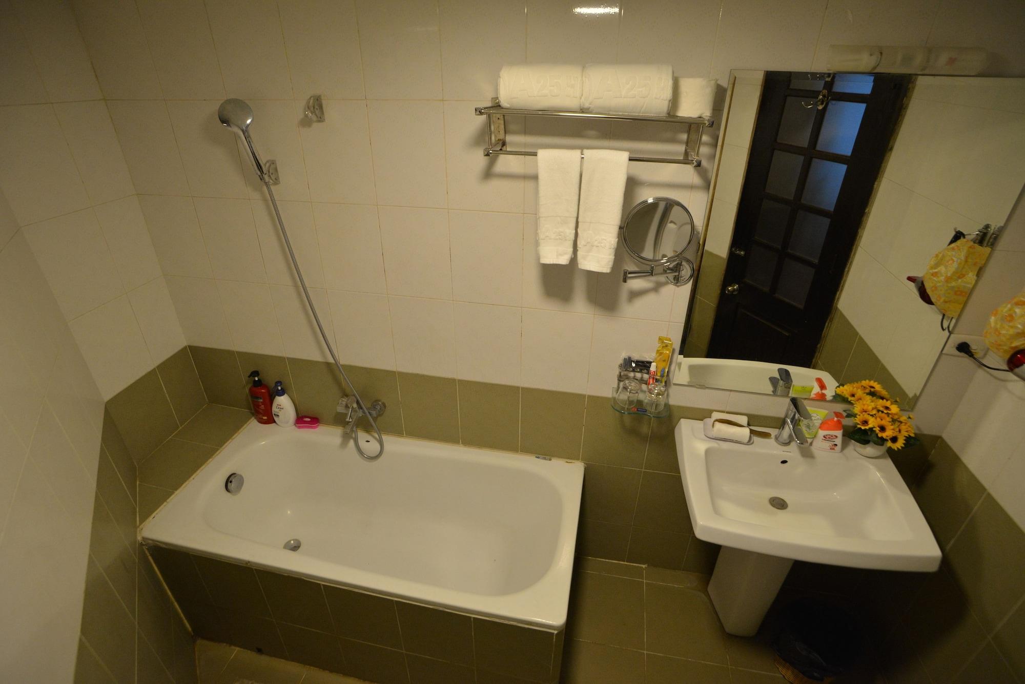 A25 Hotel - 96 Hai Ba Trung Ханой Экстерьер фото